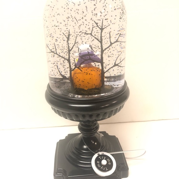Halloween Snoopy Snow Globe Lighted Pumpkin NEW - Picture 5 of 6